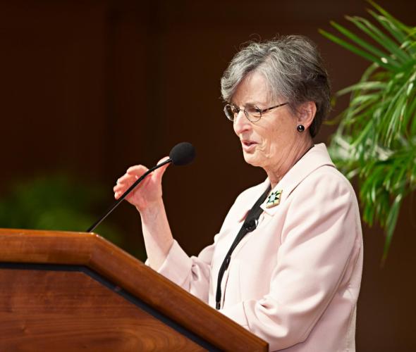 Dr. Eva Pell speaks at a podium